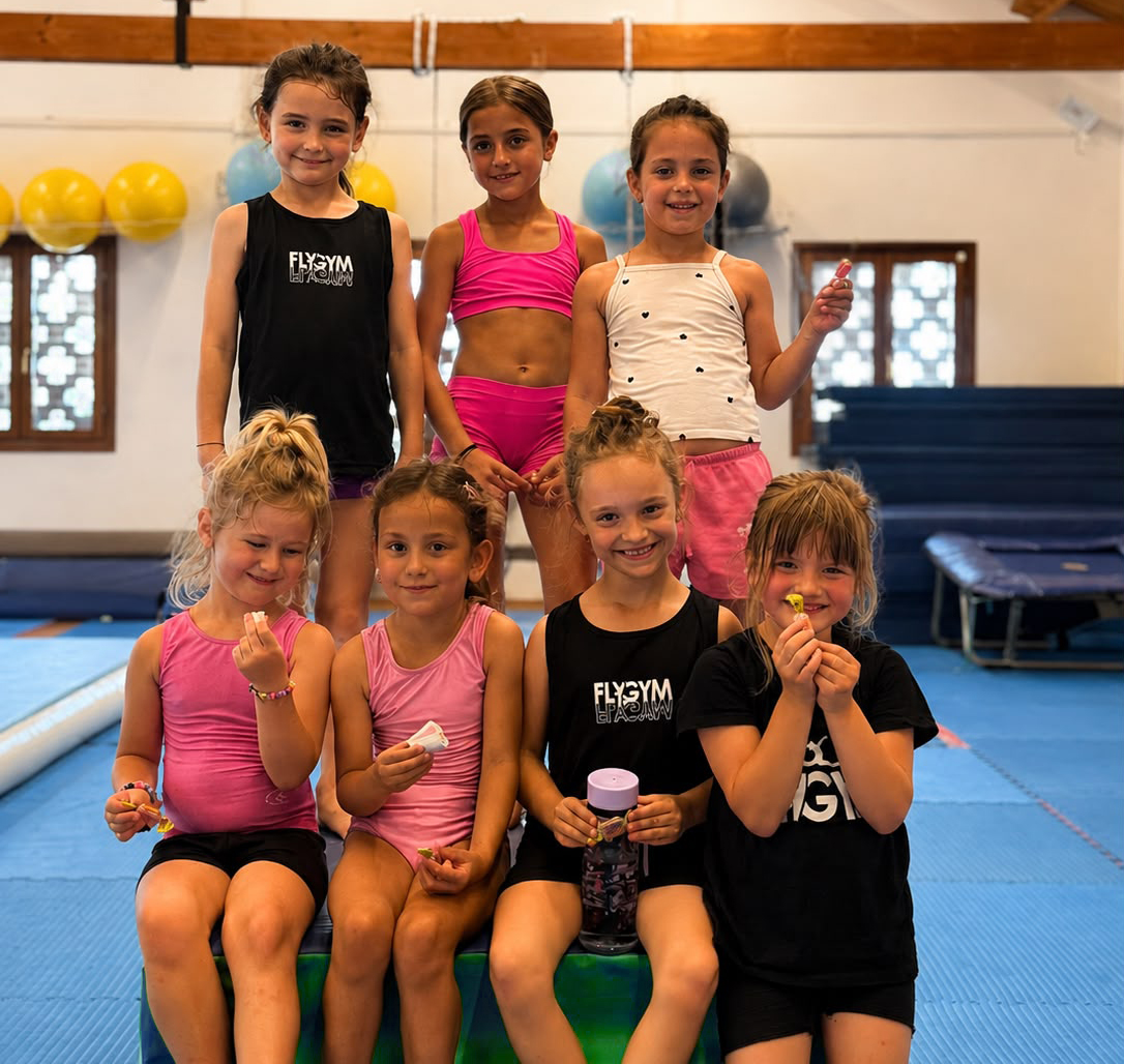 Gruppo di bambine Fly Gym durante un'attività Baby Gym